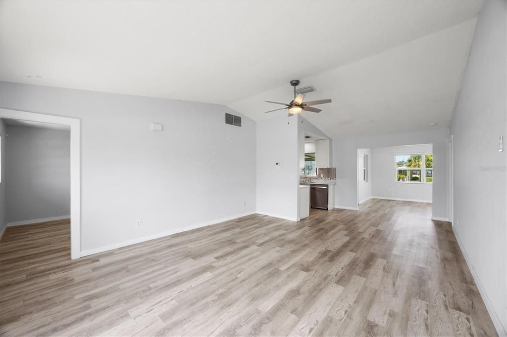 Active With Contract: $240,000 (2 beds, 2 baths, 1330 Square Feet)