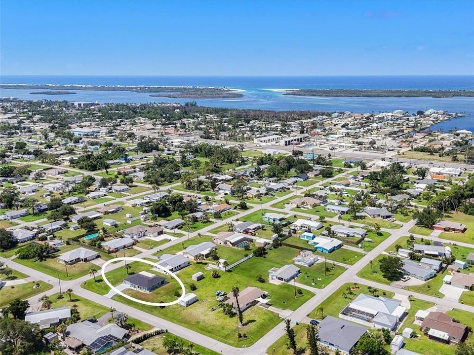 Active With Contract: $240,000 (2 beds, 2 baths, 1330 Square Feet)