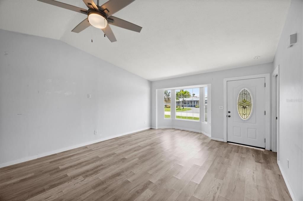 Active With Contract: $240,000 (2 beds, 2 baths, 1330 Square Feet)