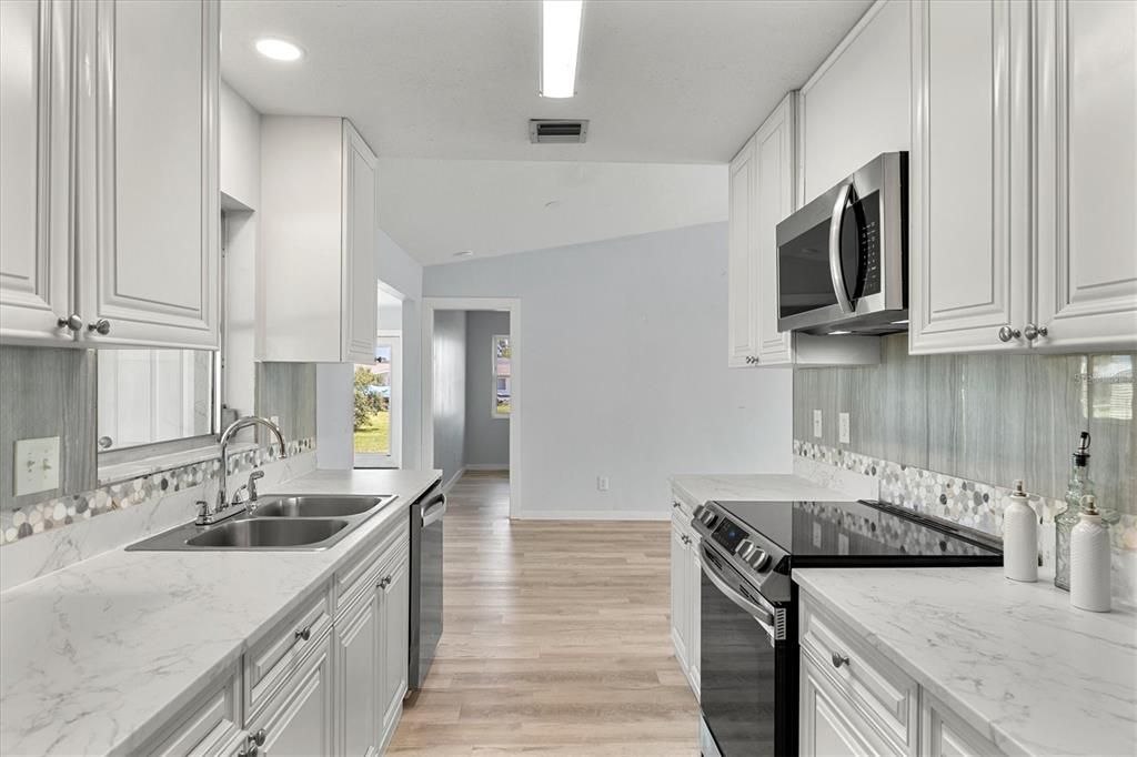 Active With Contract: $240,000 (2 beds, 2 baths, 1330 Square Feet)