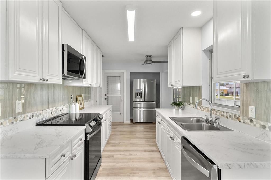 Active With Contract: $240,000 (2 beds, 2 baths, 1330 Square Feet)