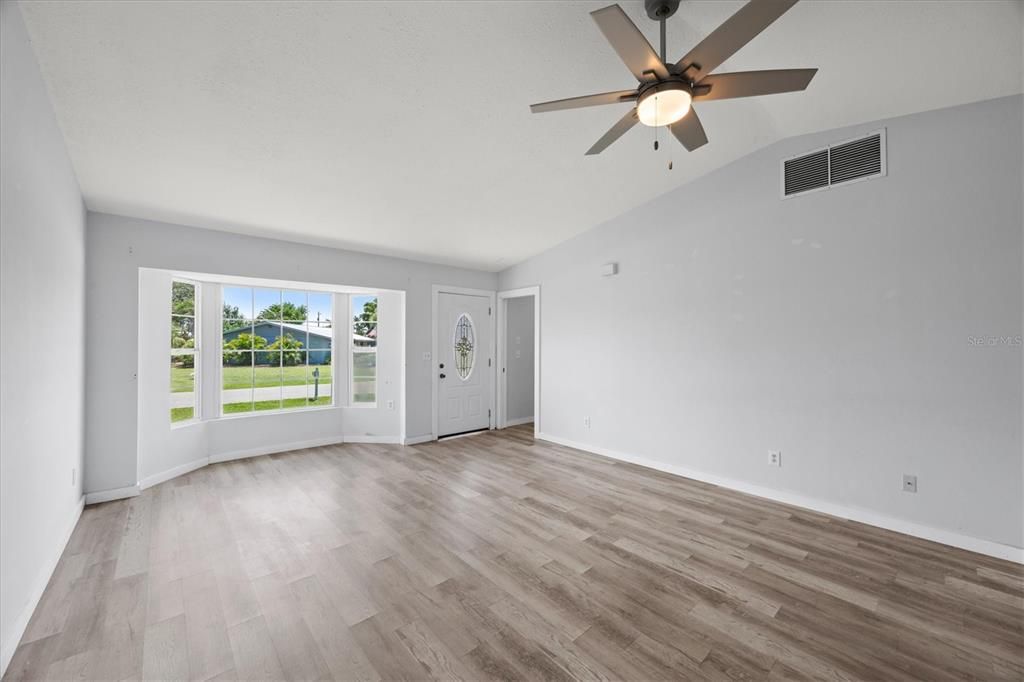 Active With Contract: $240,000 (2 beds, 2 baths, 1330 Square Feet)