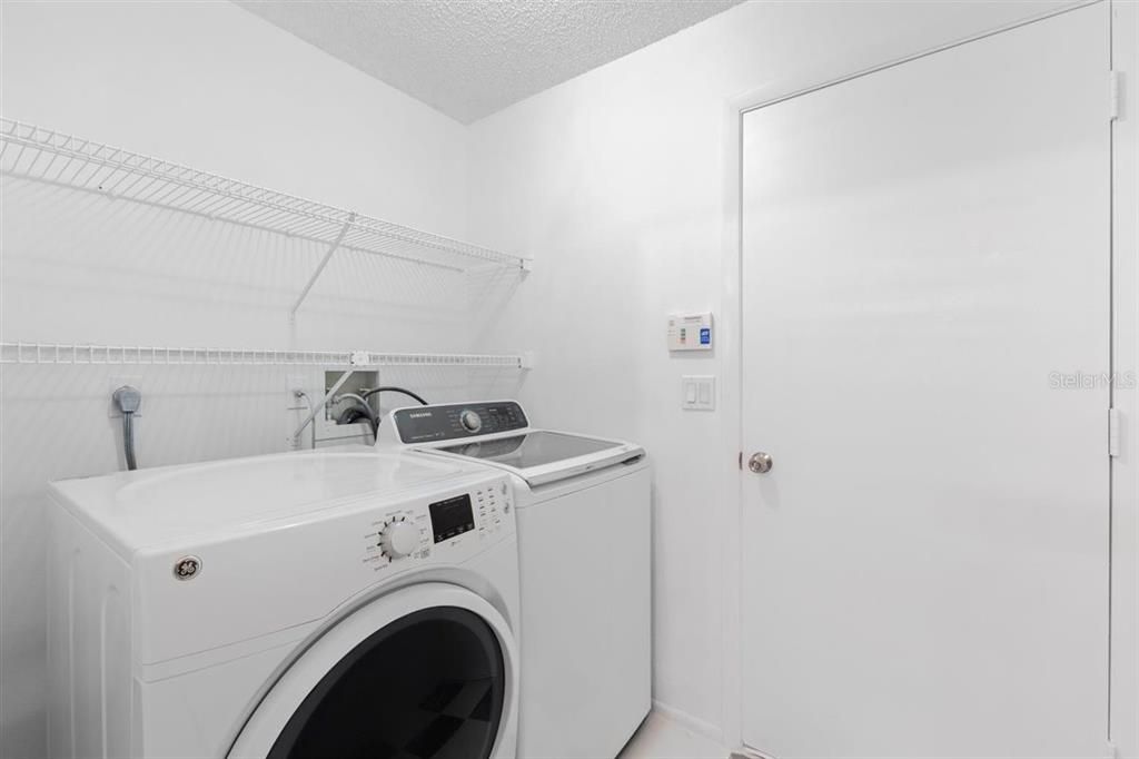 Active With Contract: $469,900 (3 beds, 2 baths, 1674 Square Feet)