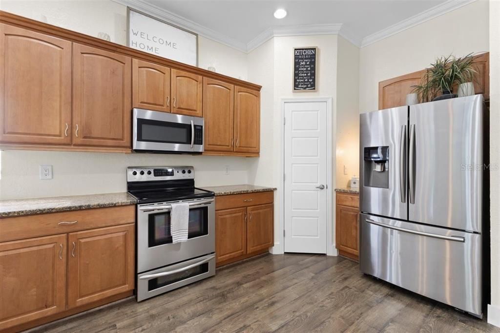 Active With Contract: $469,900 (3 beds, 2 baths, 1674 Square Feet)
