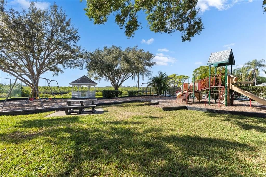 Active With Contract: $469,900 (3 beds, 2 baths, 1674 Square Feet)