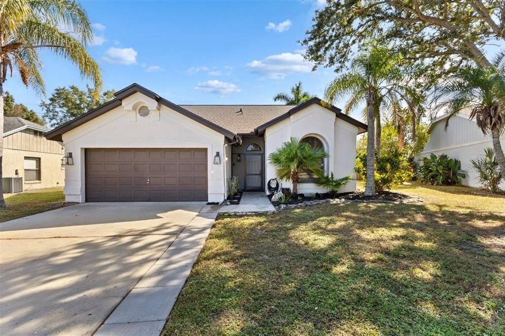 Active With Contract: $469,900 (3 beds, 2 baths, 1674 Square Feet)