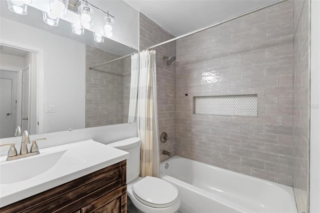 Active With Contract: $469,900 (3 beds, 2 baths, 1674 Square Feet)