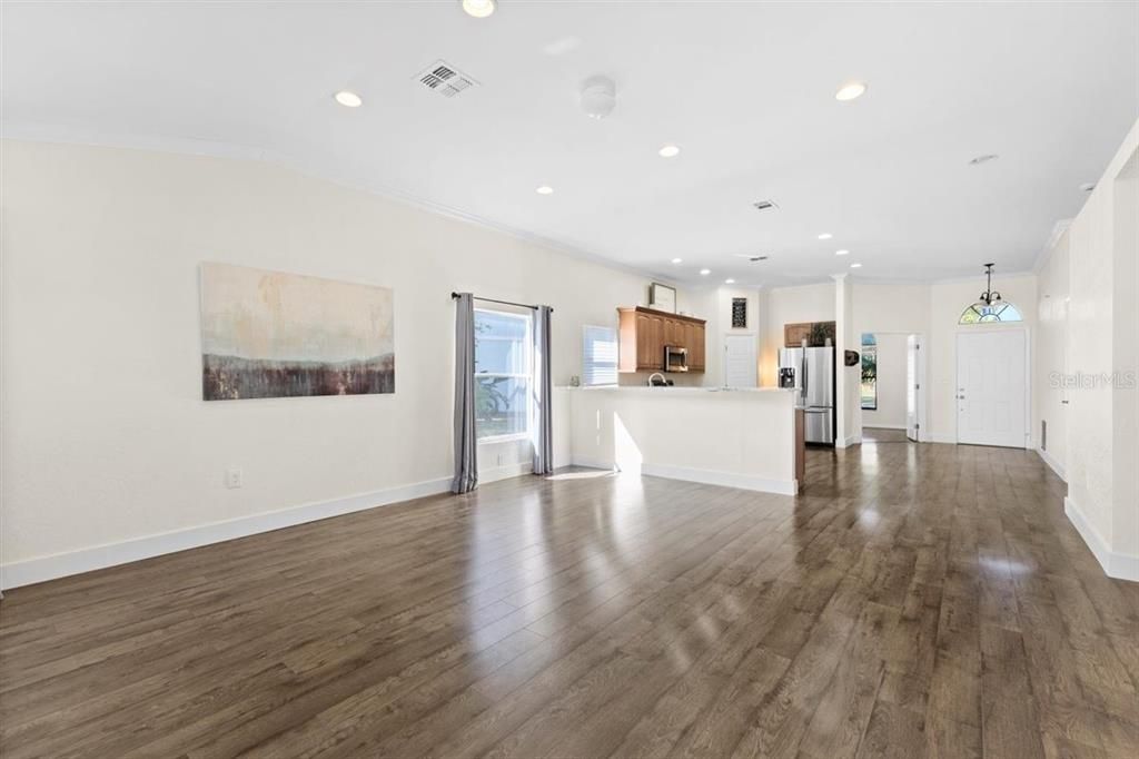 Active With Contract: $469,900 (3 beds, 2 baths, 1674 Square Feet)