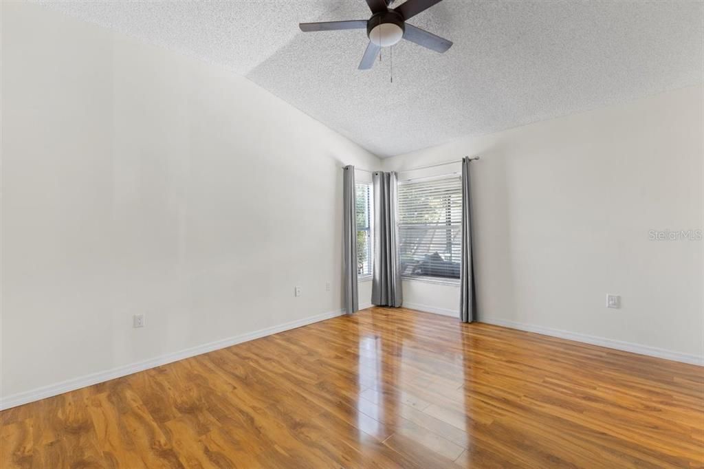 Active With Contract: $469,900 (3 beds, 2 baths, 1674 Square Feet)