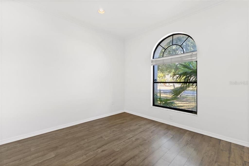 Active With Contract: $469,900 (3 beds, 2 baths, 1674 Square Feet)