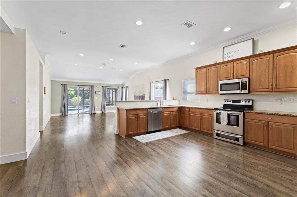 Active With Contract: $469,900 (3 beds, 2 baths, 1674 Square Feet)