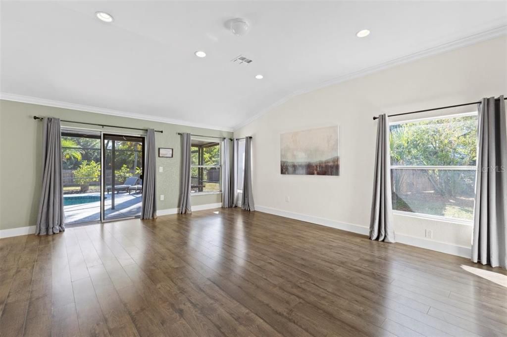 Active With Contract: $469,900 (3 beds, 2 baths, 1674 Square Feet)