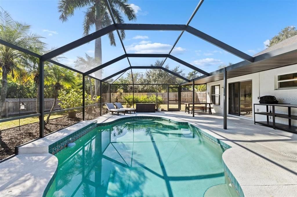 Active With Contract: $469,900 (3 beds, 2 baths, 1674 Square Feet)