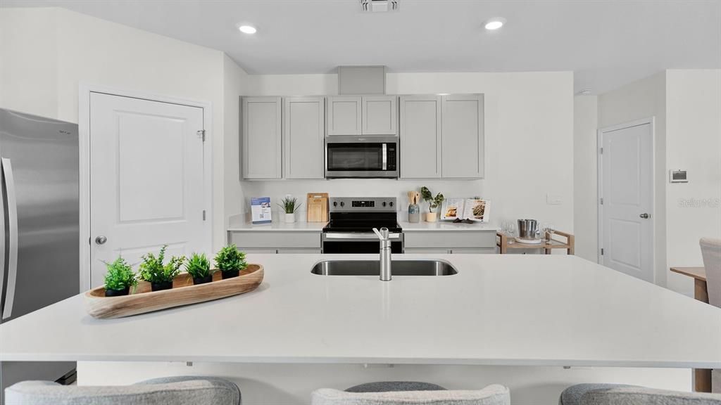 Active With Contract: $294,990 (4 beds, 2 baths, 1665 Square Feet)