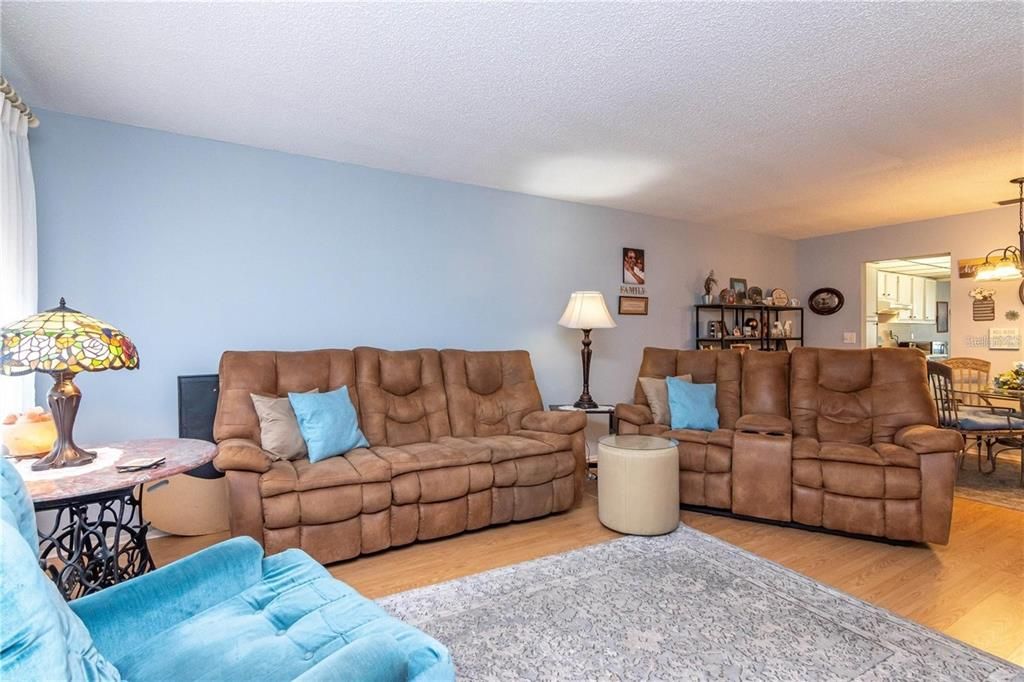 For Sale: $174,500 (2 beds, 2 baths, 1135 Square Feet)