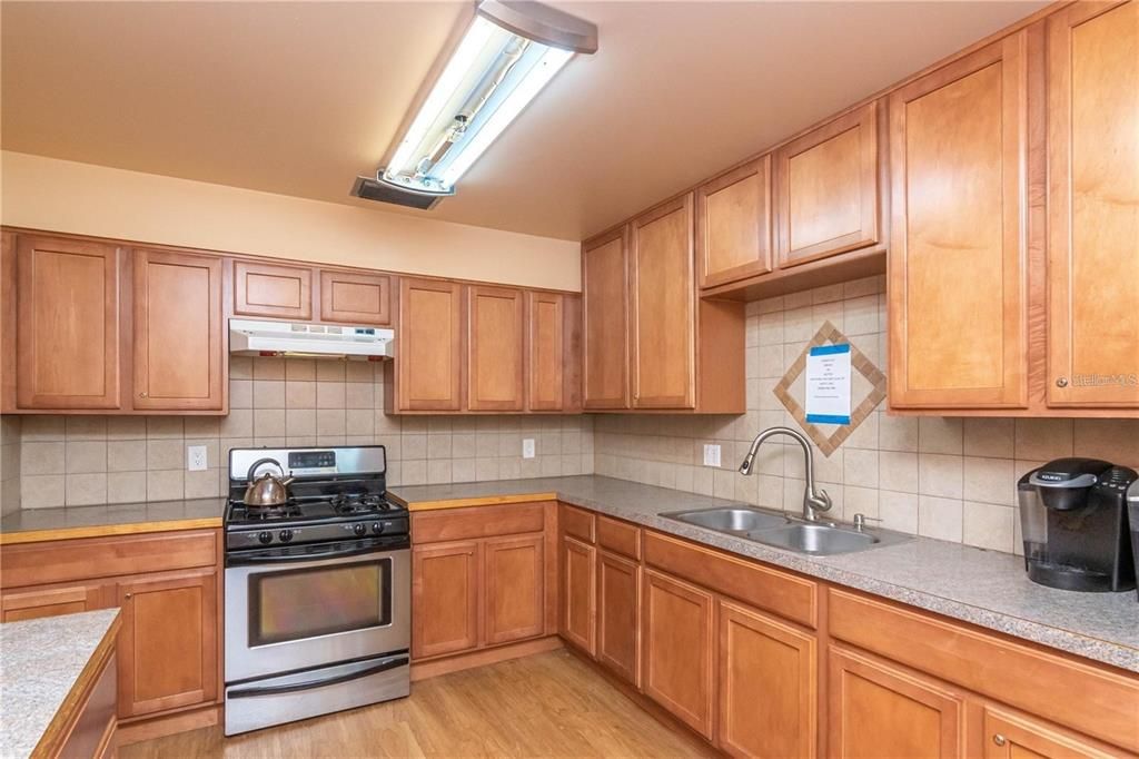 For Sale: $174,500 (2 beds, 2 baths, 1135 Square Feet)