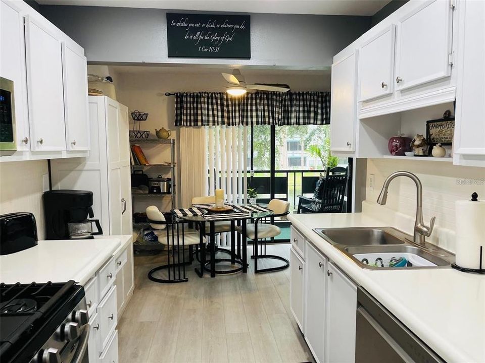 For Sale: $174,500 (2 beds, 2 baths, 1135 Square Feet)
