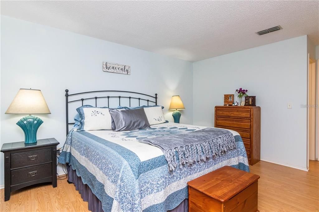 For Sale: $174,500 (2 beds, 2 baths, 1135 Square Feet)