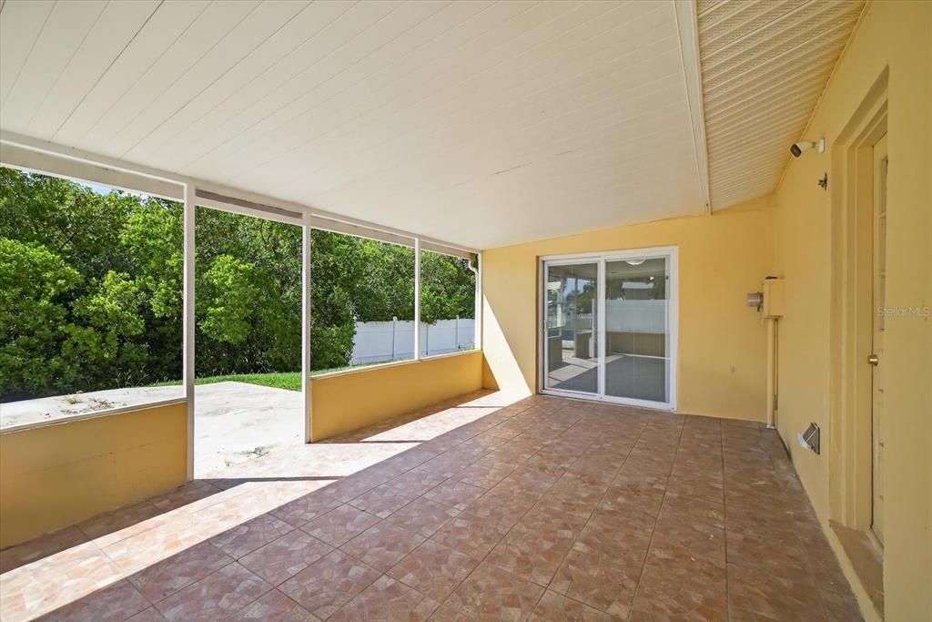 Под контрактом: $529,000 (4 спален, 2 ванн, 1932 Квадратных фут)