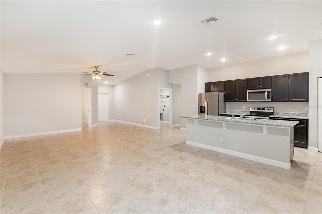 待售: $292,500 (4 贝兹, 2 浴室, 1821 平方英尺)