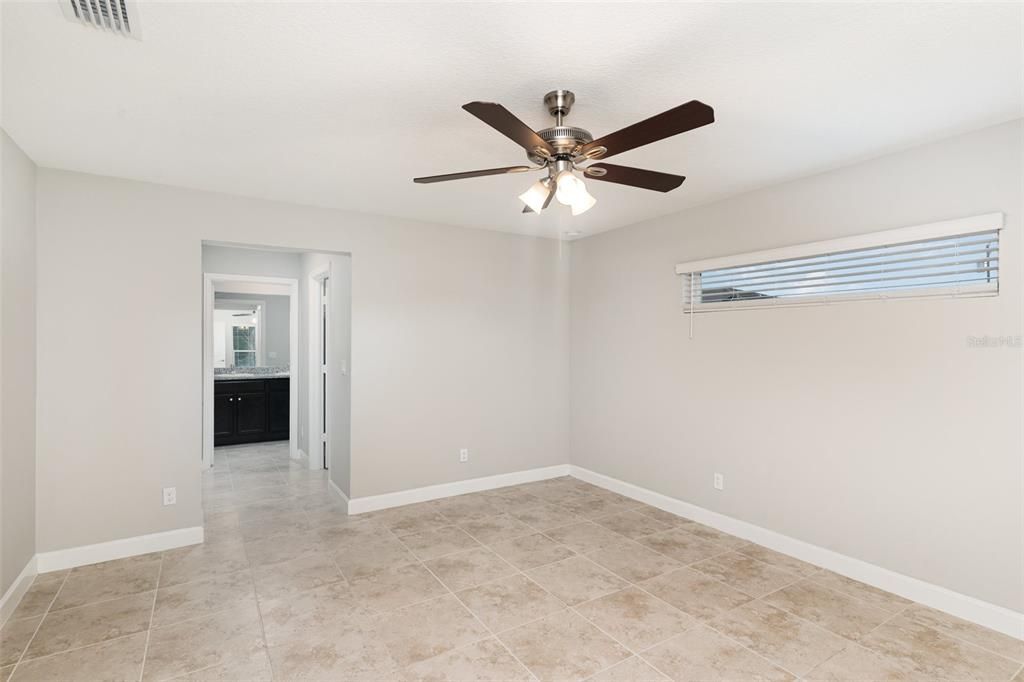 待售: $292,500 (4 贝兹, 2 浴室, 1821 平方英尺)