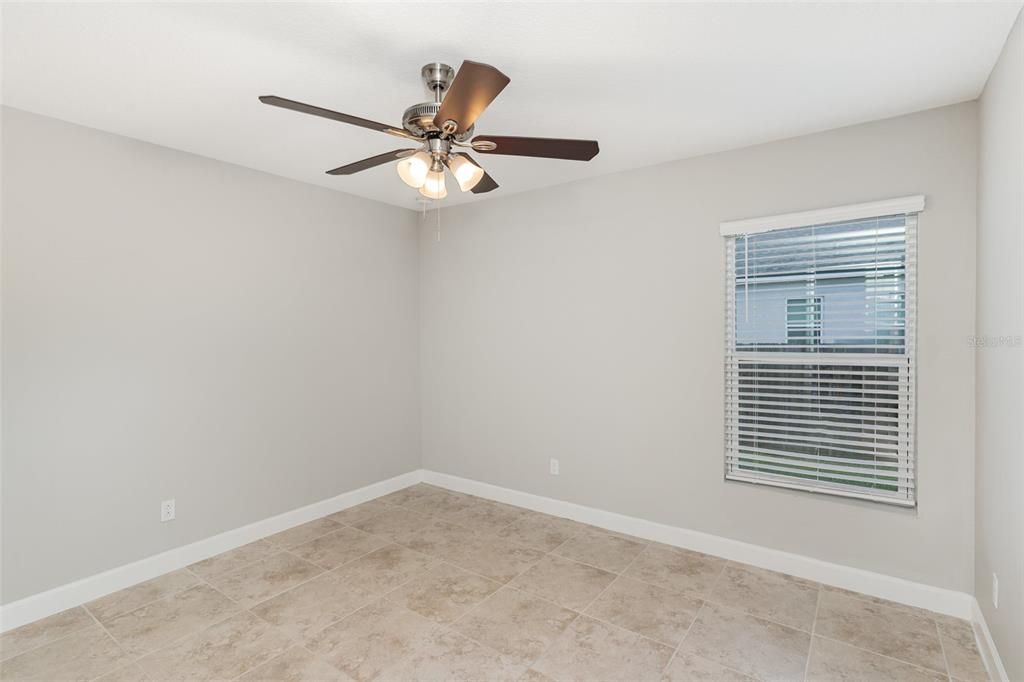 待售: $292,500 (4 贝兹, 2 浴室, 1821 平方英尺)