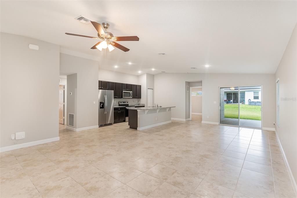 待售: $292,500 (4 贝兹, 2 浴室, 1821 平方英尺)