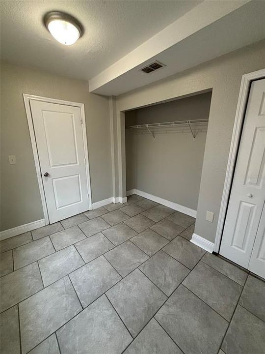 For Sale: $400,000 (6 beds, 0 baths, 2038 Square Feet)