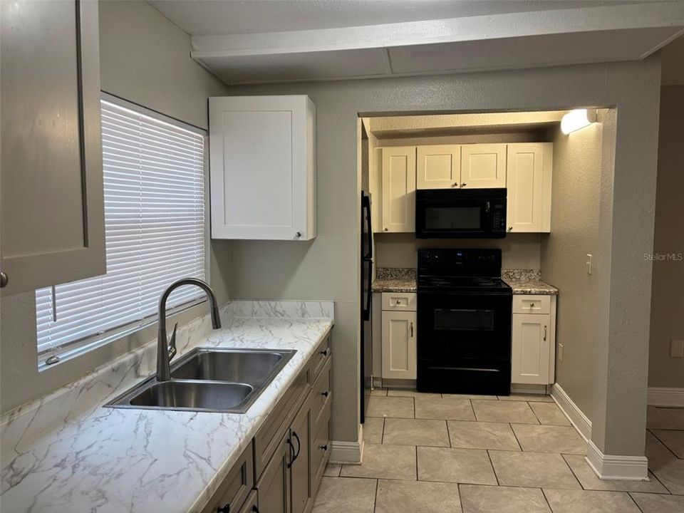 For Sale: $400,000 (6 beds, 0 baths, 2038 Square Feet)