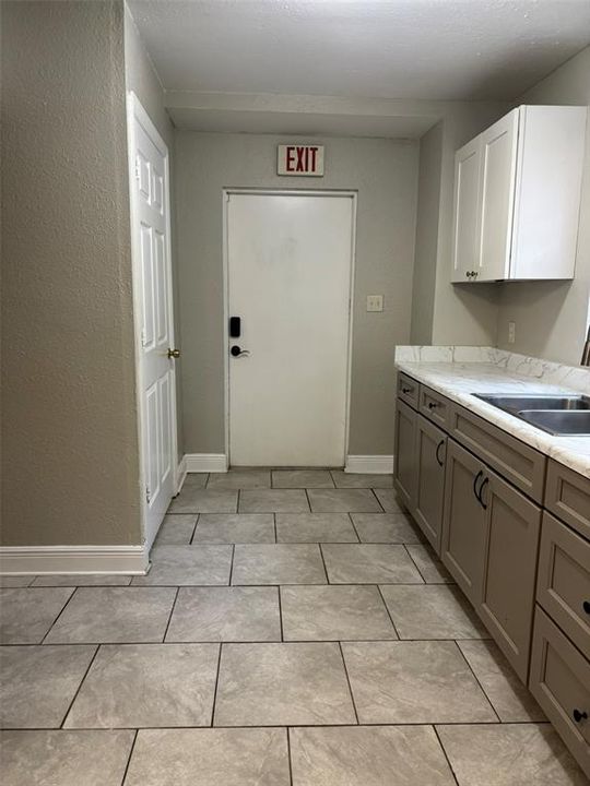 For Sale: $400,000 (6 beds, 0 baths, 2038 Square Feet)