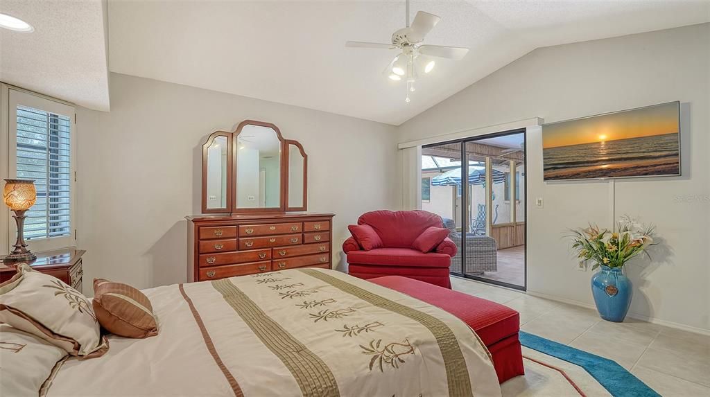 Под контрактом: $639,000 (3 спален, 2 ванн, 2014 Квадратных фут)