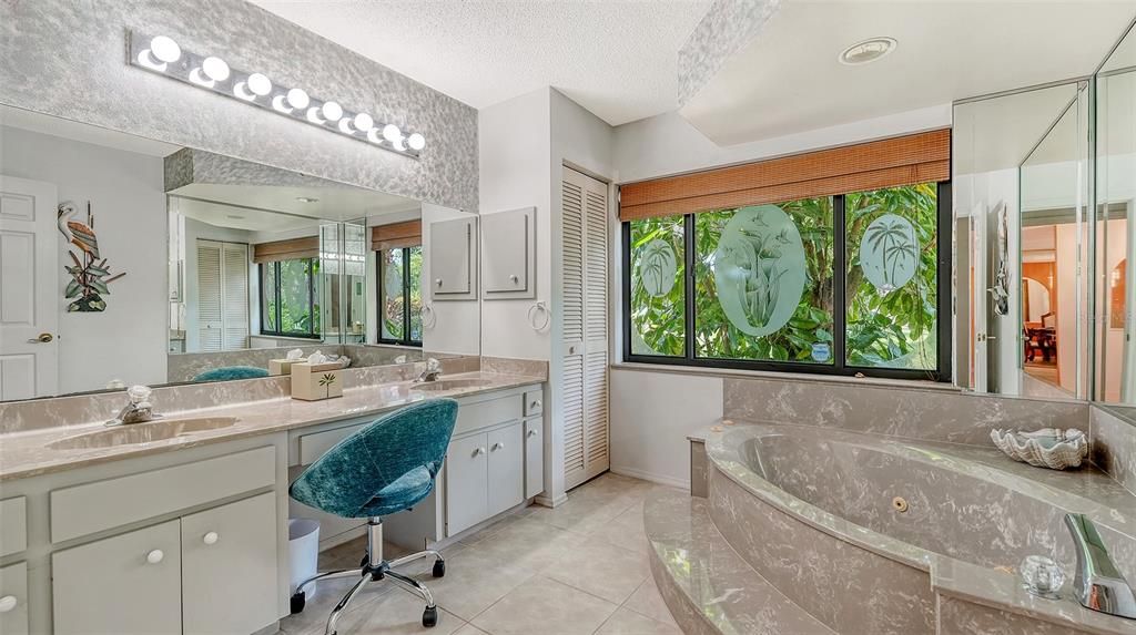 Под контрактом: $639,000 (3 спален, 2 ванн, 2014 Квадратных фут)