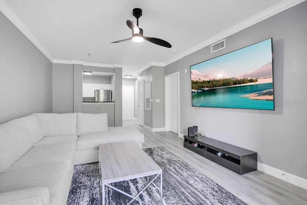 For Sale: $211,999 (1 beds, 1 baths, 744 Square Feet)