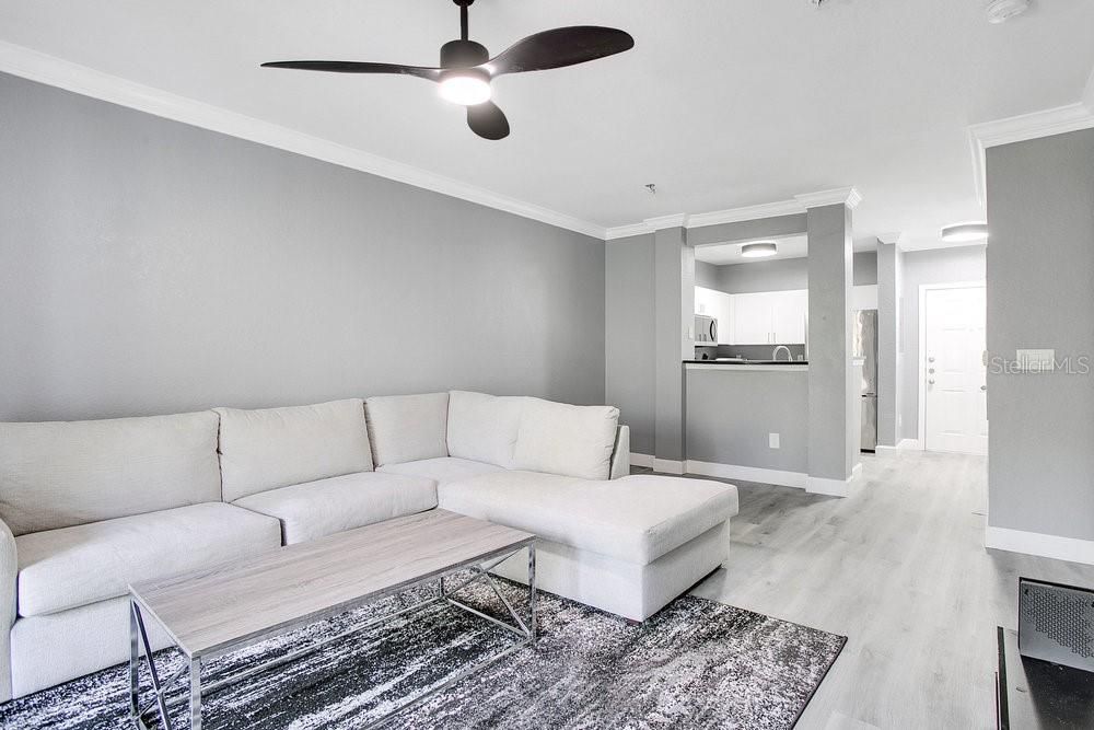 For Sale: $211,999 (1 beds, 1 baths, 744 Square Feet)