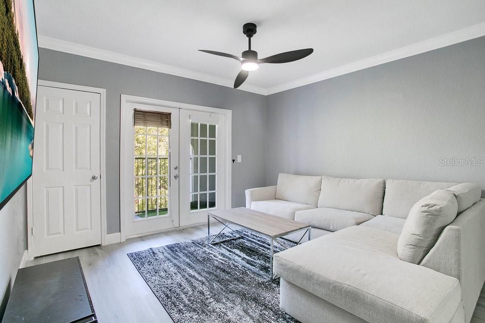 For Sale: $211,999 (1 beds, 1 baths, 744 Square Feet)