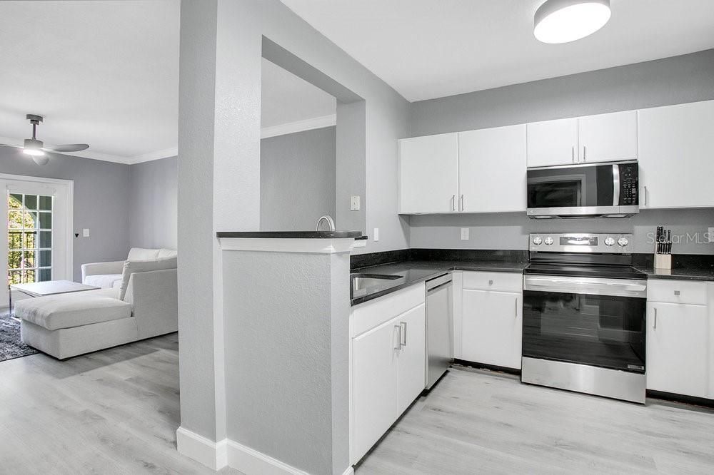 For Sale: $211,999 (1 beds, 1 baths, 744 Square Feet)