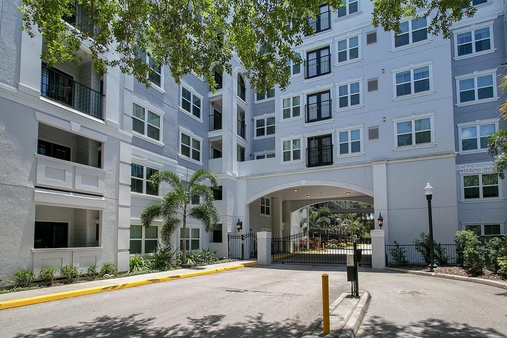 For Sale: $211,999 (1 beds, 1 baths, 744 Square Feet)