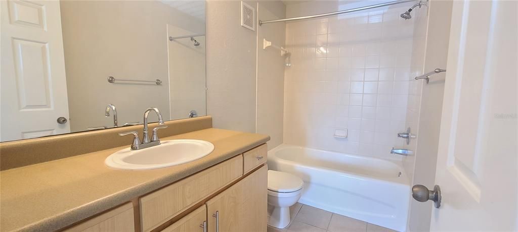 Active With Contract: $219,000 (2 beds, 2 baths, 1006 Square Feet)