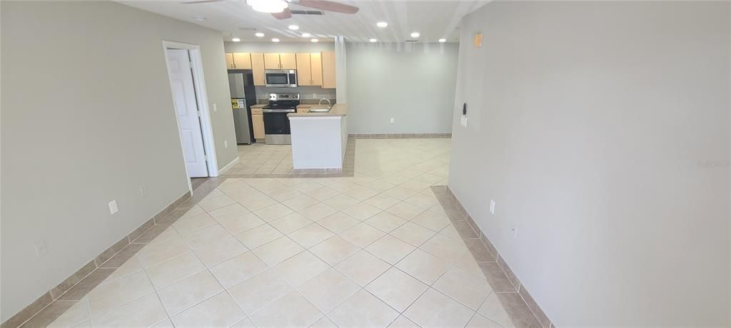 Active With Contract: $219,000 (2 beds, 2 baths, 1006 Square Feet)