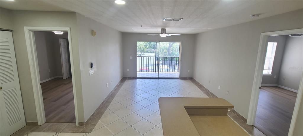 Active With Contract: $219,000 (2 beds, 2 baths, 1006 Square Feet)