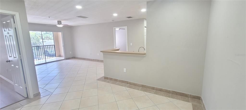 Active With Contract: $219,000 (2 beds, 2 baths, 1006 Square Feet)