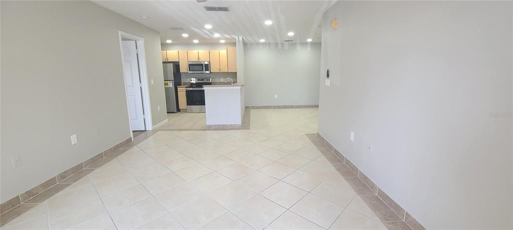 Active With Contract: $219,000 (2 beds, 2 baths, 1006 Square Feet)