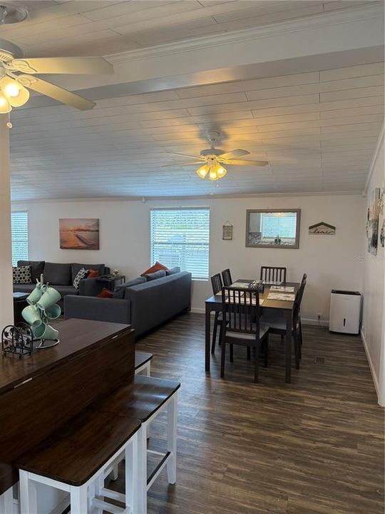 En Venta: $350,000 (2 camas, 2 baños, 920 Pies cuadrados)