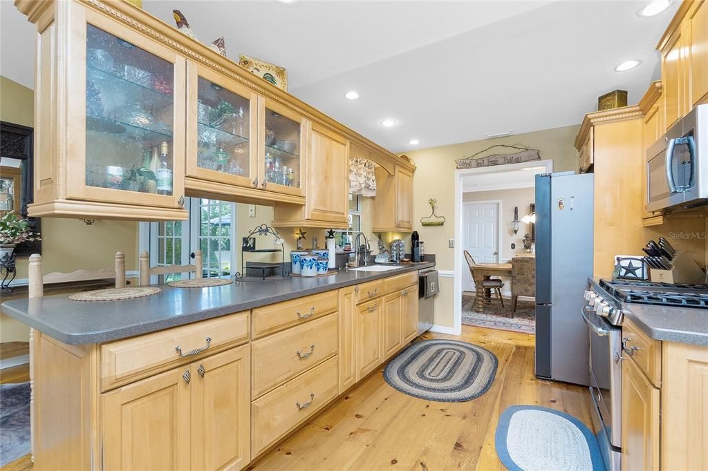 На продажу: $535,000 (3 спален, 2 ванн, 1604 Квадратных фут)