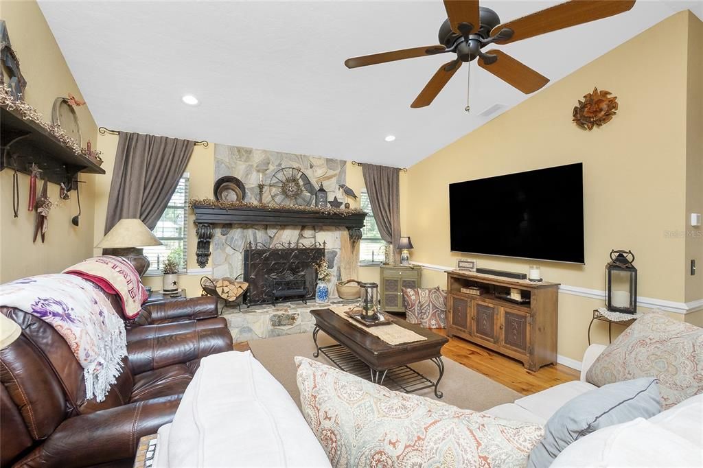 На продажу: $535,000 (3 спален, 2 ванн, 1604 Квадратных фут)