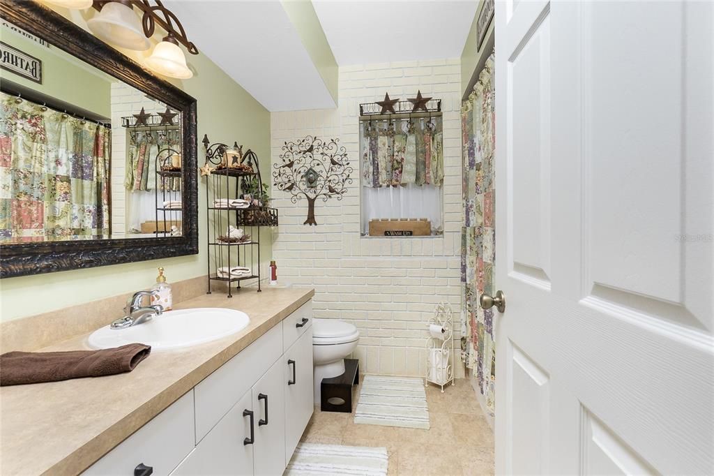 На продажу: $535,000 (3 спален, 2 ванн, 1604 Квадратных фут)