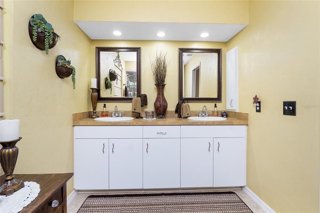 На продажу: $535,000 (3 спален, 2 ванн, 1604 Квадратных фут)