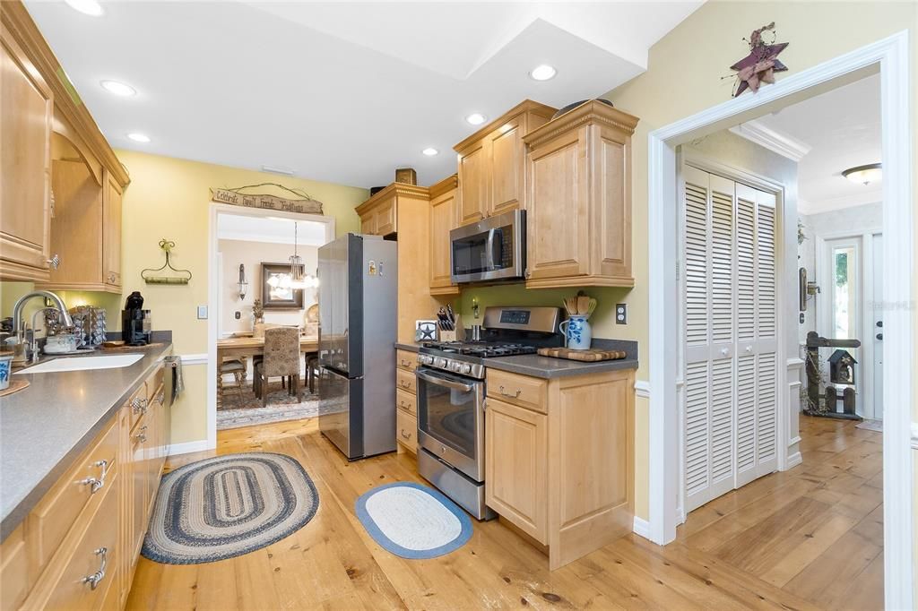 На продажу: $535,000 (3 спален, 2 ванн, 1604 Квадратных фут)