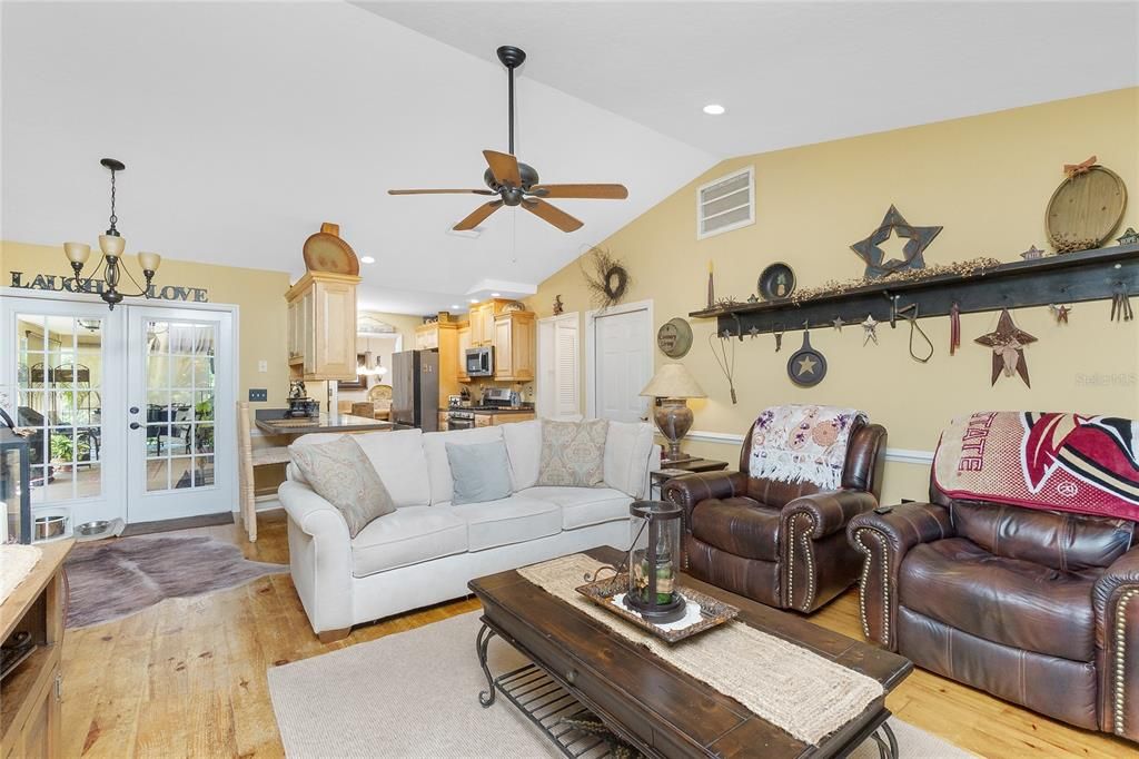 На продажу: $535,000 (3 спален, 2 ванн, 1604 Квадратных фут)