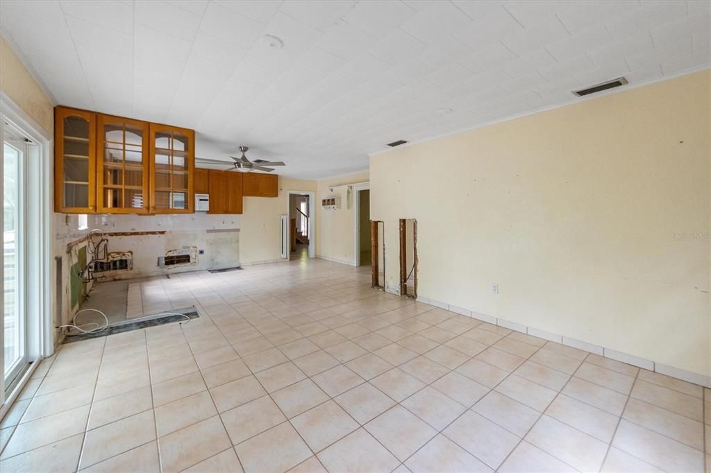 For Sale: $1,595,000 (4 beds, 3 baths, 1933 Square Feet)